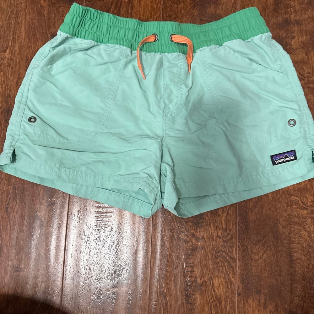 Patagonia Girls Costa Rica Baggies Green Shorts Size XL